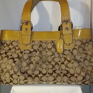 Coach Pleated Soho w/ Signature Canvas